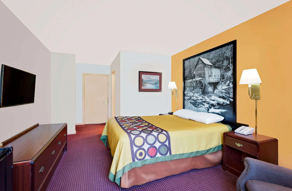 Super 8 by Wyndham Hillsville