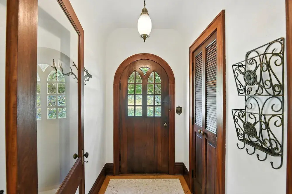 Charming Manville Heights Cottage Retreat 3 Bedroom Home