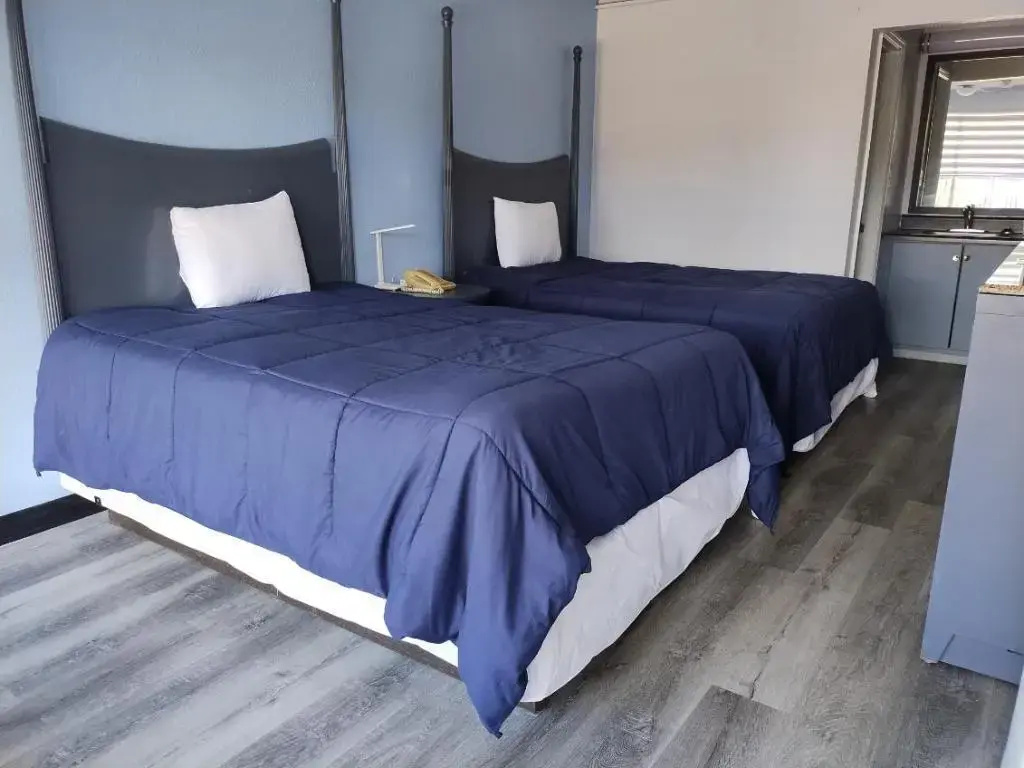 Budgetel Inn & Suites