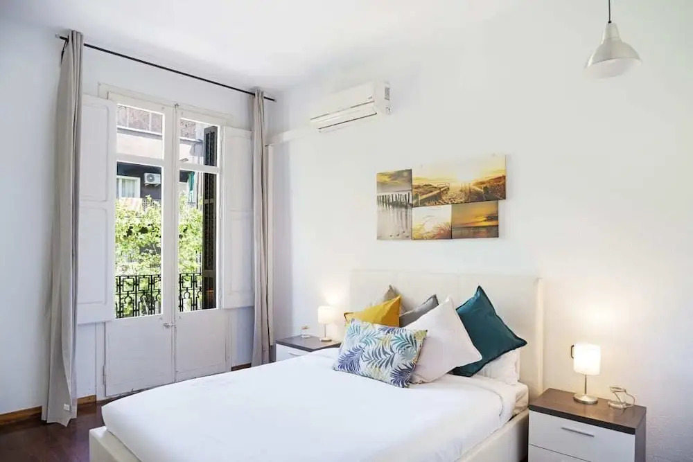 Spacious 4 Bed Apt Close to Sagrada Familia Temple