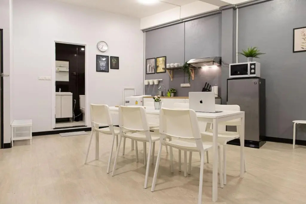 U2 Large 2 Bedrooms 100m to BTS station