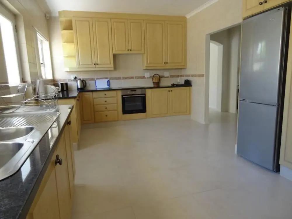 Stunning 3-bed Lakeside Villa With Private Pool
