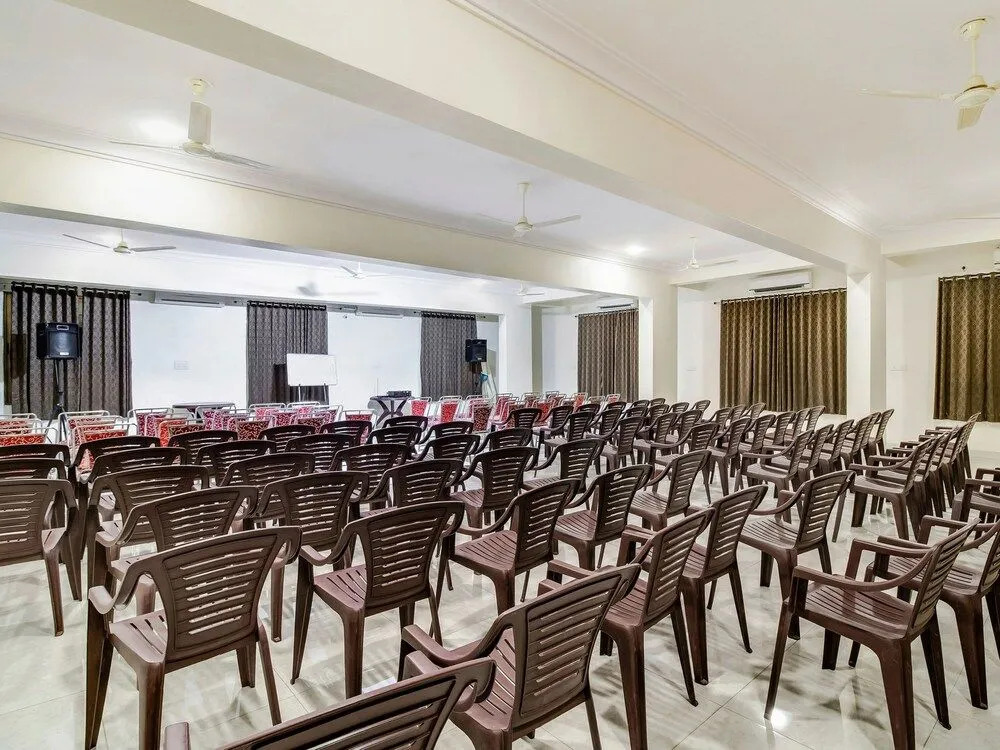 Capital O 37234 Reejas Inns N Suites