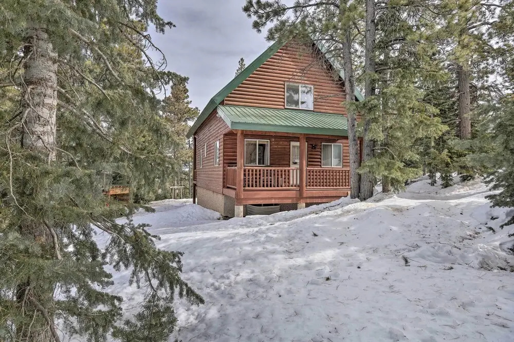 Cabin w/ Deck & Fire Pit in Duck Creek Village