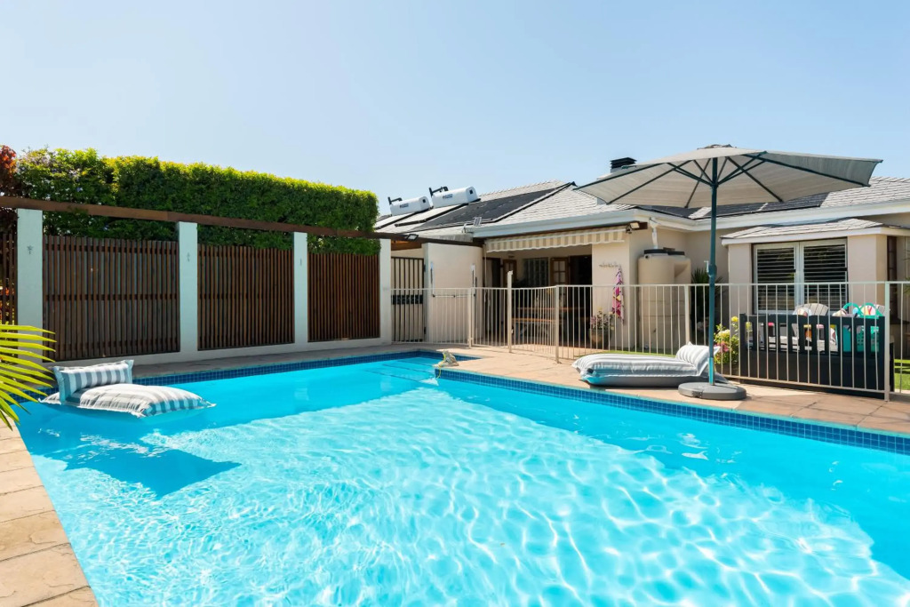 Meerendal Cottage-Affordable Luxury