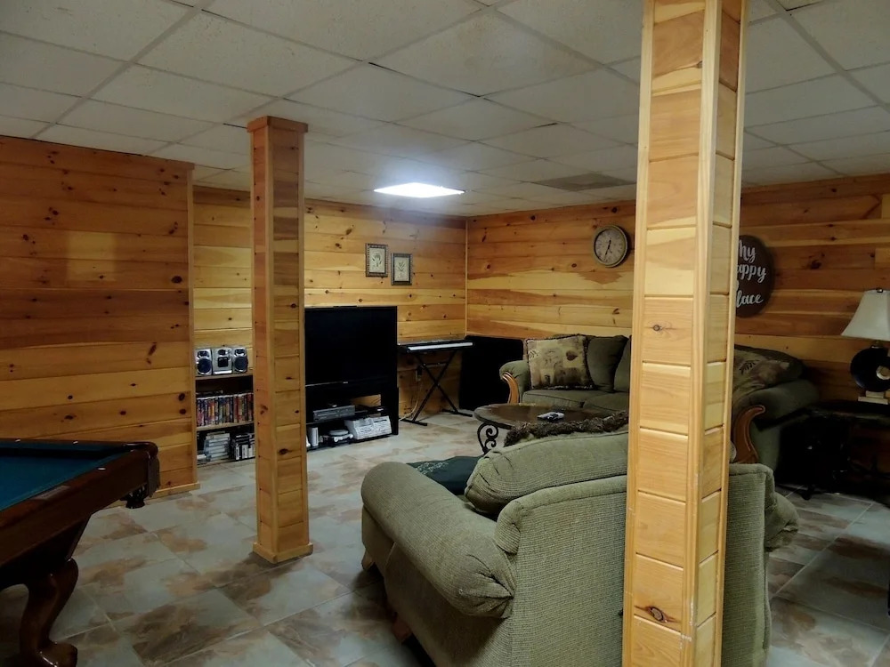 Limerick Lodge 3 Bedrooms 3.5 Bathrooms Cabin