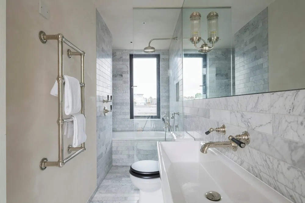 Blythe Road by Onefinestay