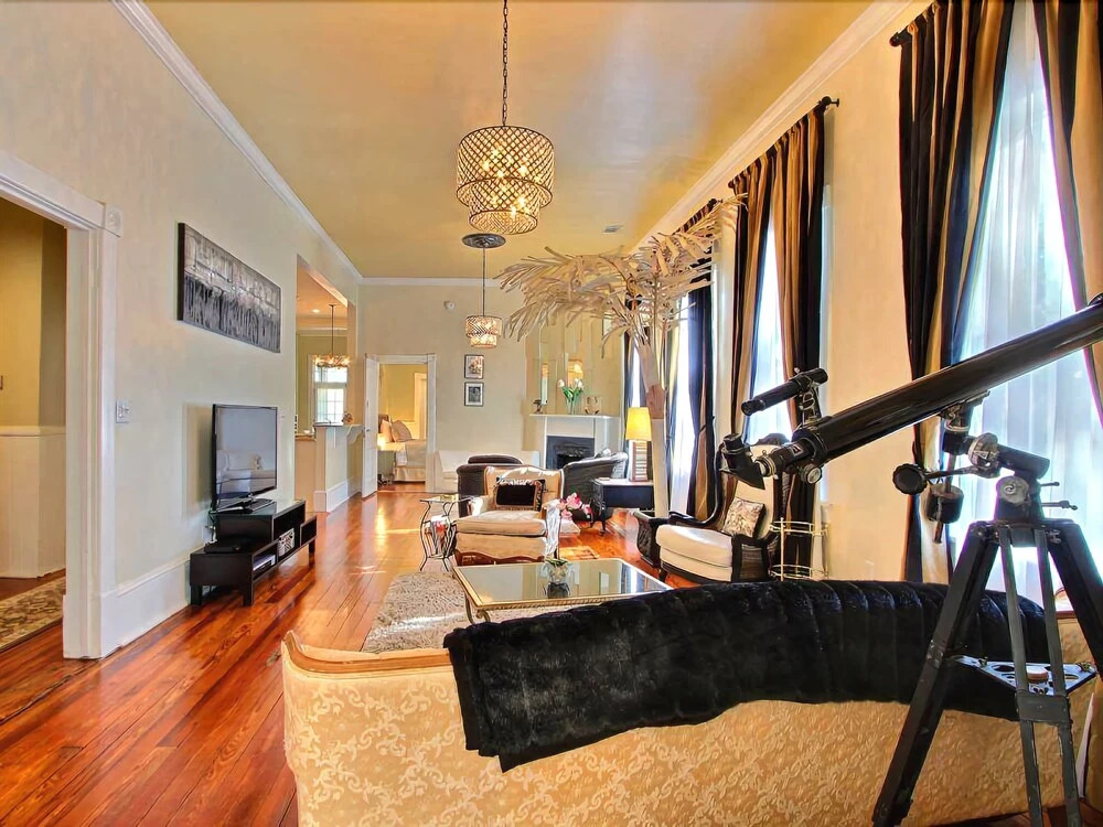 Champagne Suite