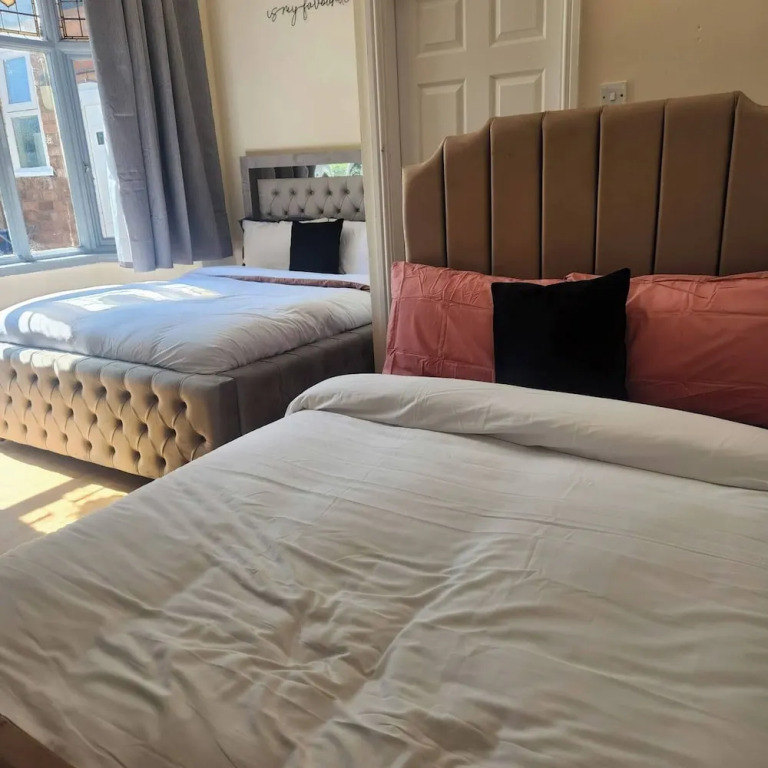 Charming Victorian Apartment in Central Wolverhampton