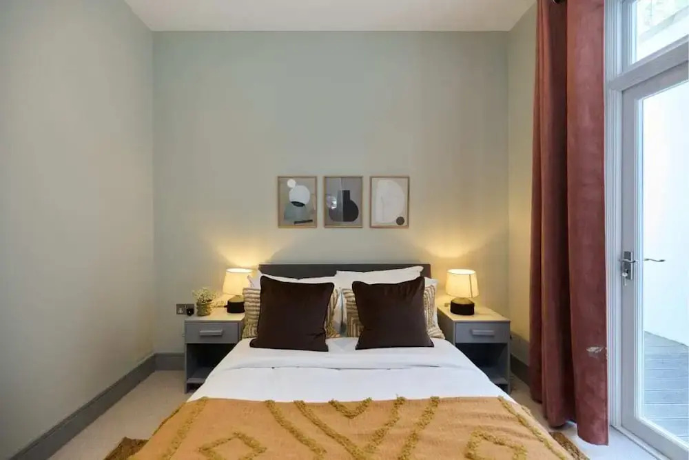 The Putney Hideaway - Modern and Elegant 3bdr Flat With Patio