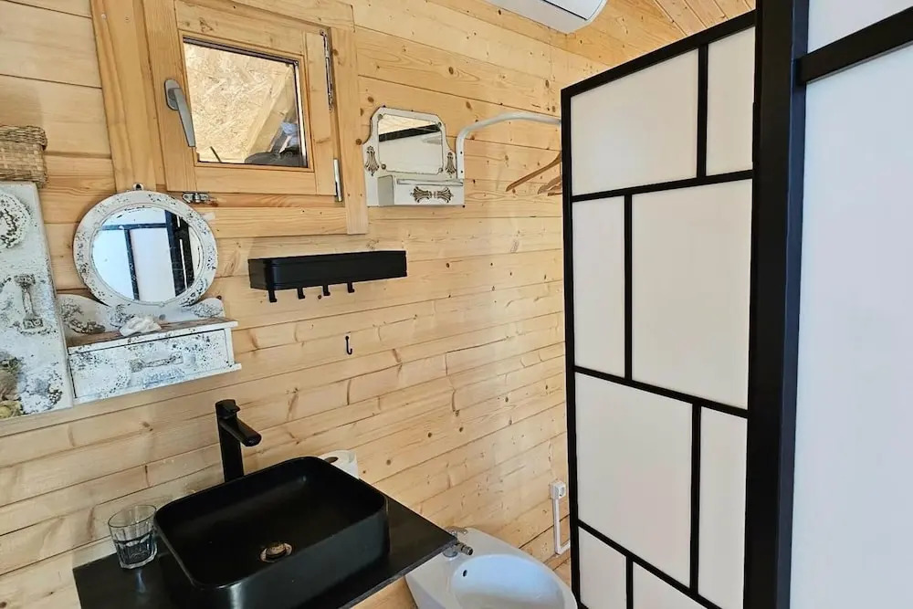Cabin Sleeps 2 With Enclosed Garden