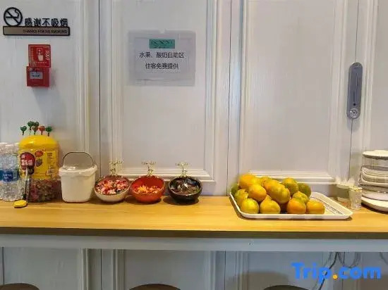 Xana Lite Hotel (Jinan Huayuan East Road Subway Station Huanlian Night Market)