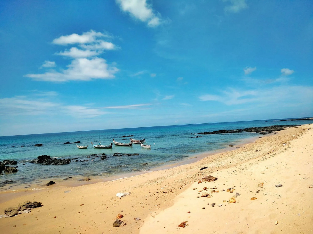 The Sea @ Lanta Hotel