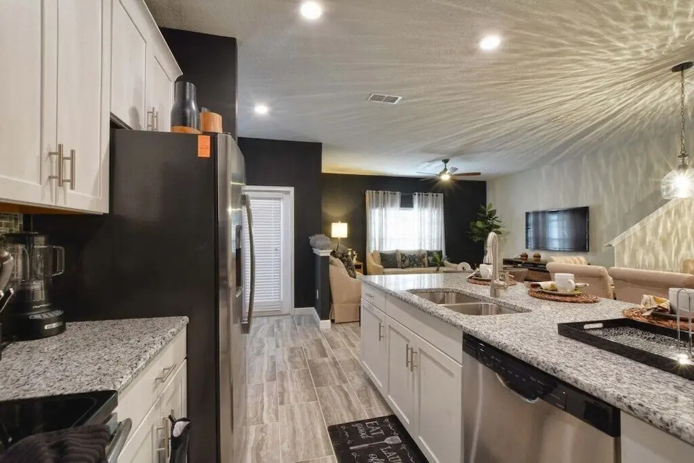 Storey Lake-5 Bedroom Townhome W/spashpool-1613st Townhouse