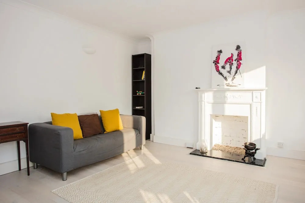 2 Bedroom Flat In Stepney Green