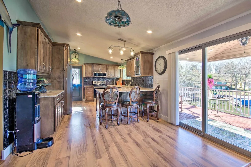 Private Dock, Waterfront Views! Sunrise Beach Home