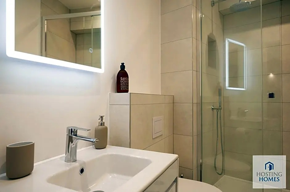 Modern Queen Street Apartment In The Heart Of Town 5