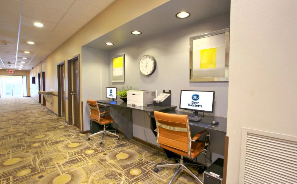 Days Inn & Suites by Wyndham Johnson City