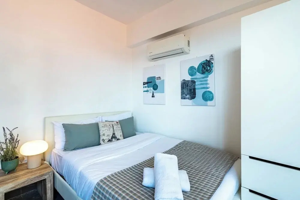Burst - Chic Studio & Balcony in Larnaca