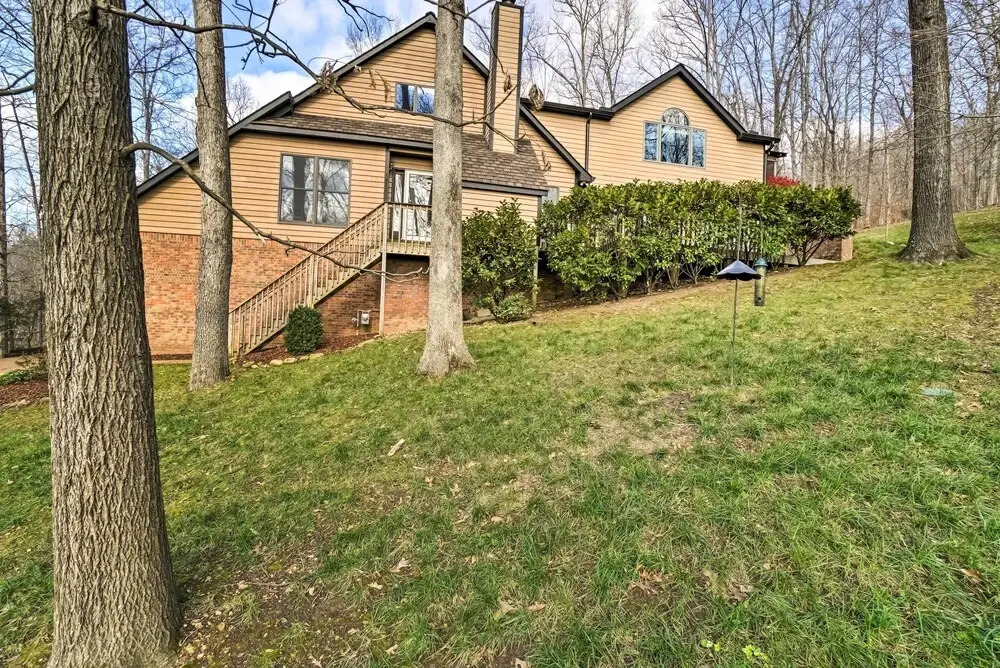 Relax Poolside! Family Getaway in Nashville Area