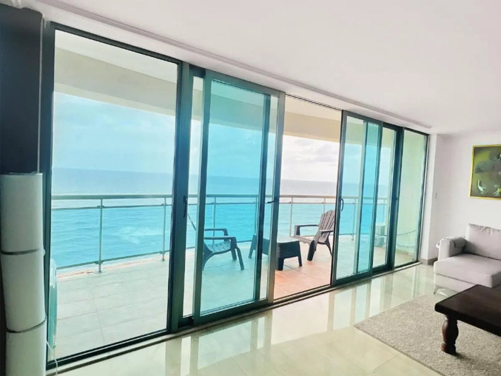 Exclusive 3 BDR, Gym & Pool, SeaView, Luxury Tower