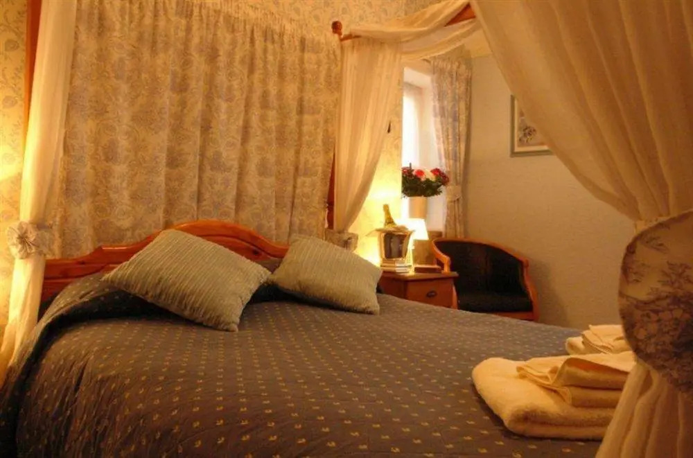 Midway Guest House
