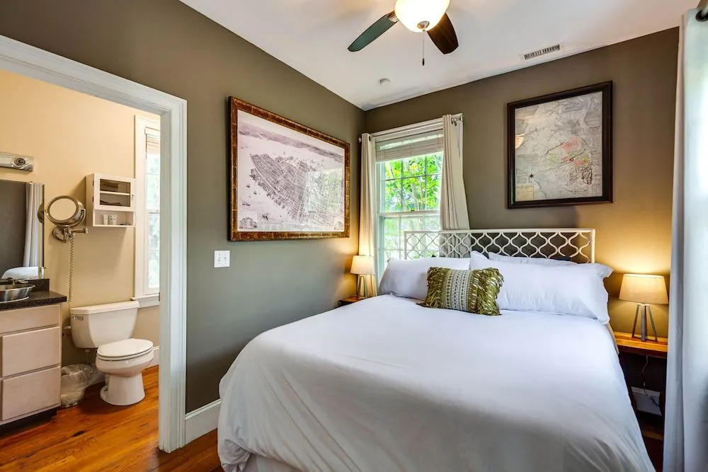 Tranquility with Garden & Heated Pool near King Street