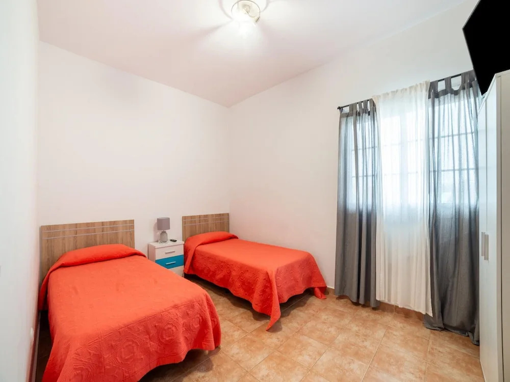 Lovely & Spacious Holiday Home With Private Swimming Pool