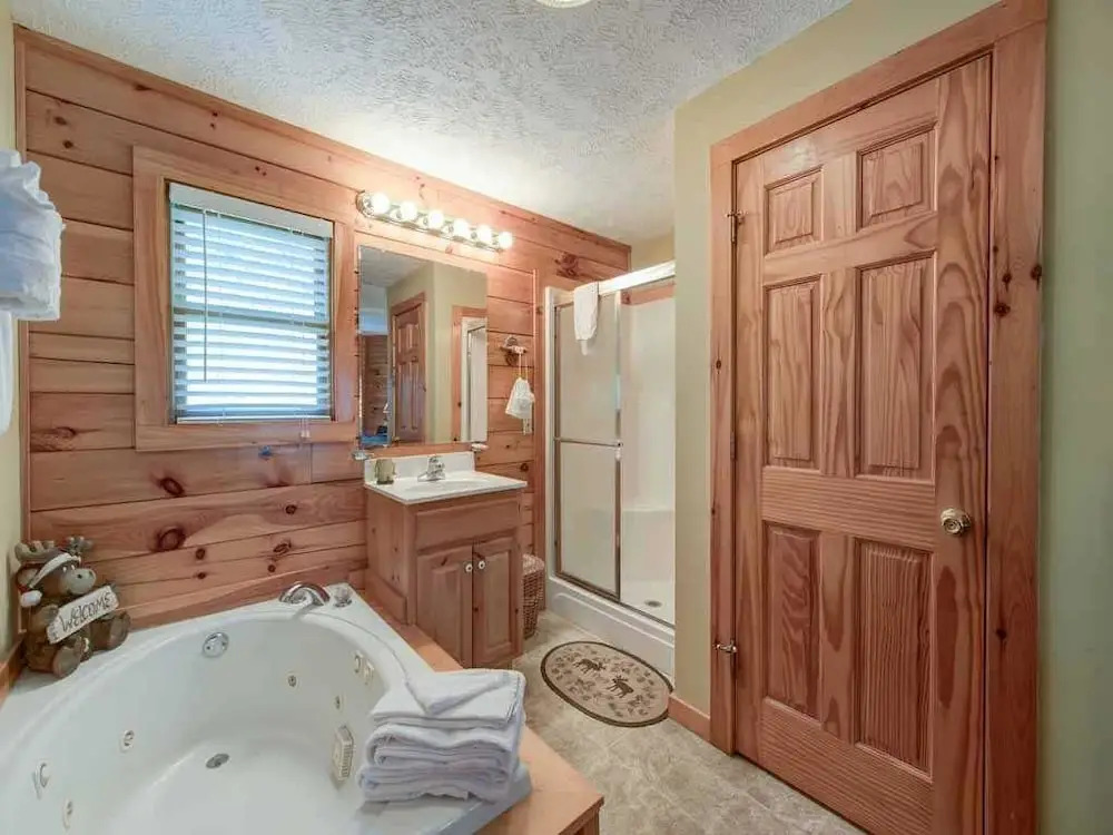 Peace of Mind 1 Bedroom Mountain View Home with Hot Tub