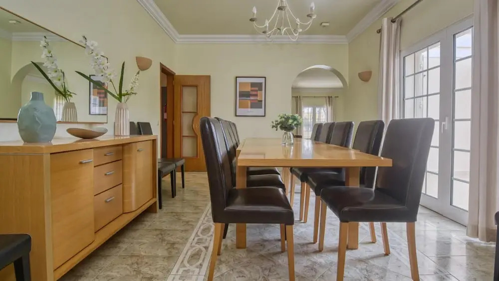 8-Bed Villa in Vilamoura-Sleeps-Playground-Pool