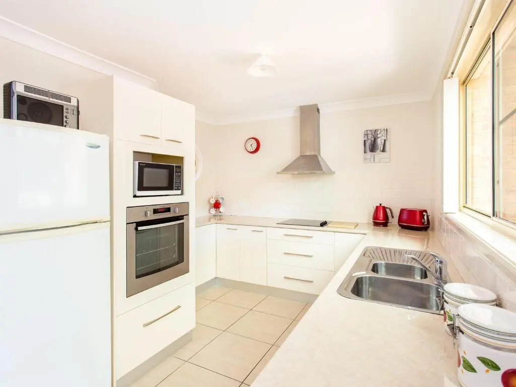 1/4 Huntly Close