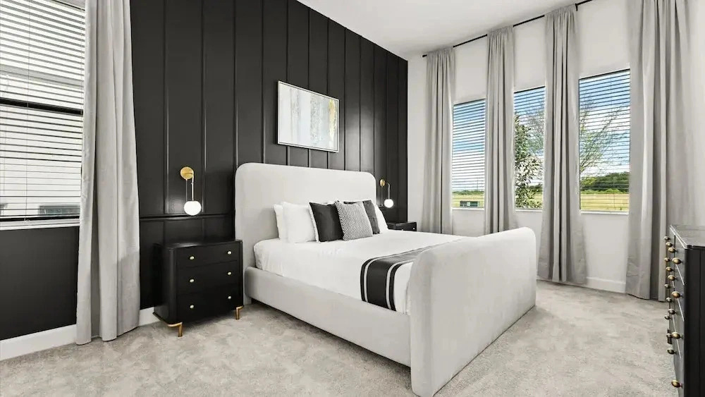 Lakeside Villa With Pool, Cinema & Games Room