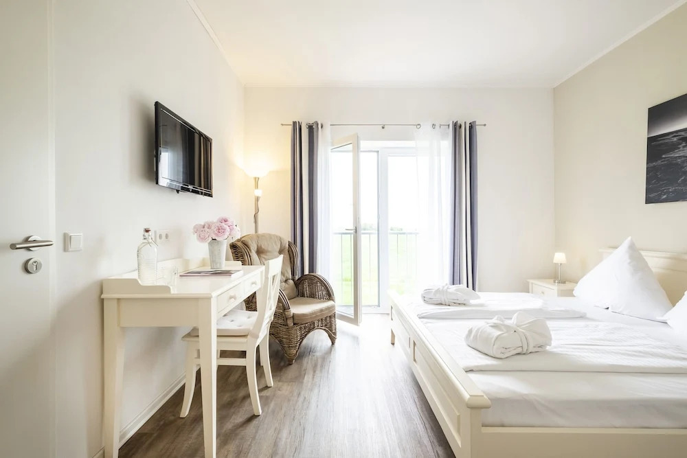 Hotel Pharisäerhof - DAS Hundehotel auf Nordstrand mit Restaurant und Café