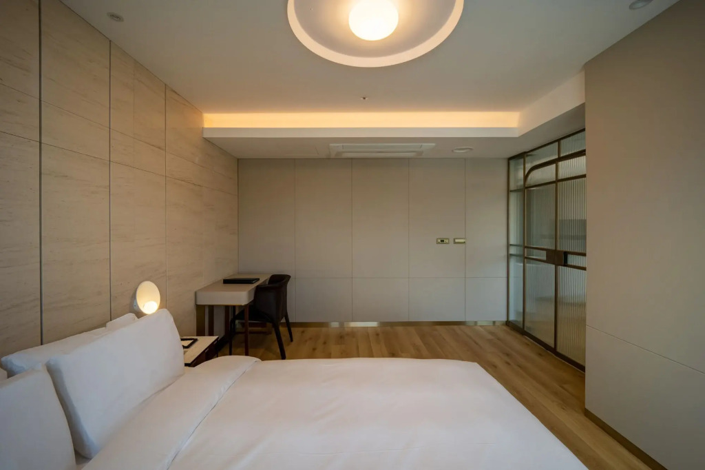New Hilltop Hotel