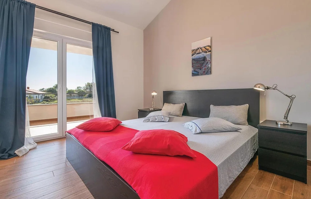 Amazing Home in Valbandon With Wifi and 4 Bedrooms