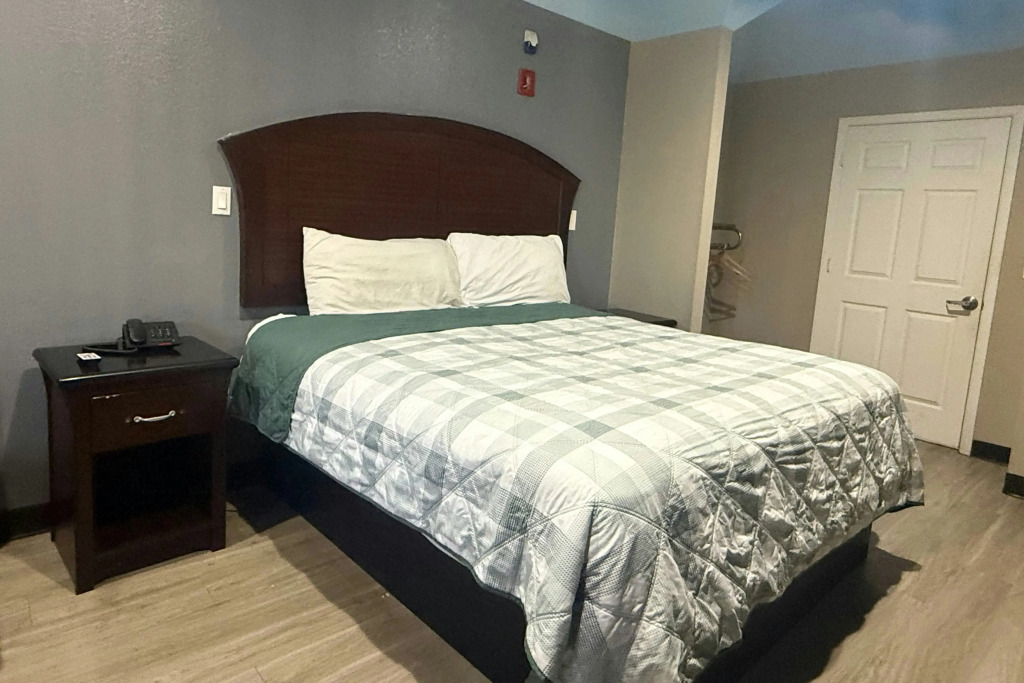 Hotel O Regency Suites Houston - IAH Beltway 8