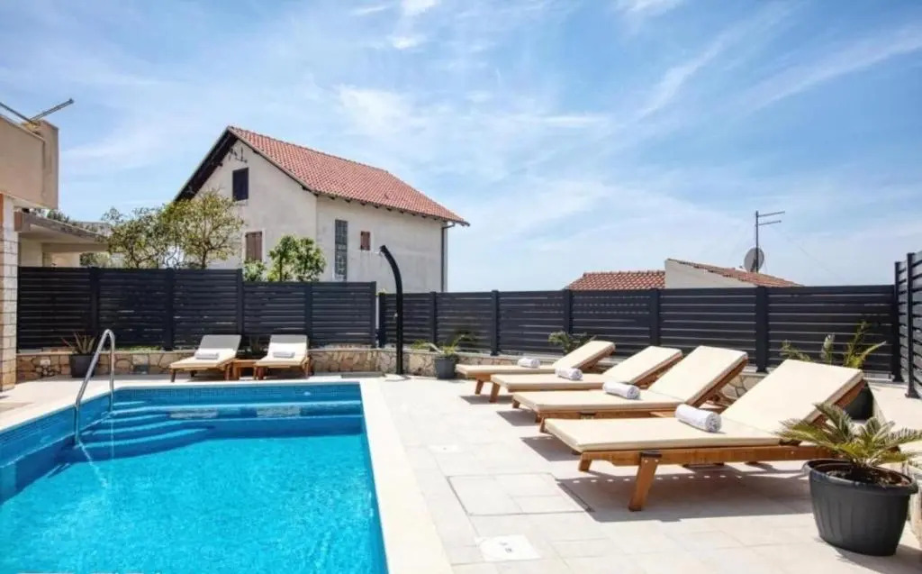 Mirka - With Heated Pool - H