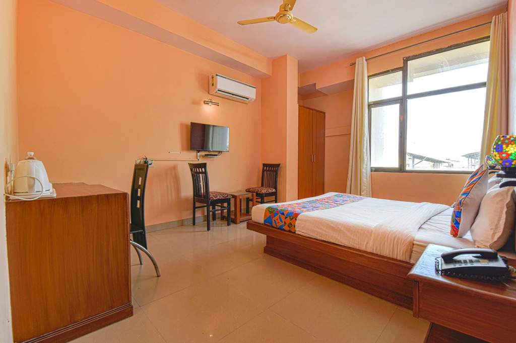 Fabhotel Royal Residency