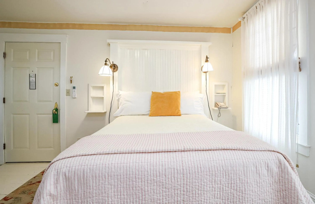The Charlotte Hotel & Restaurant