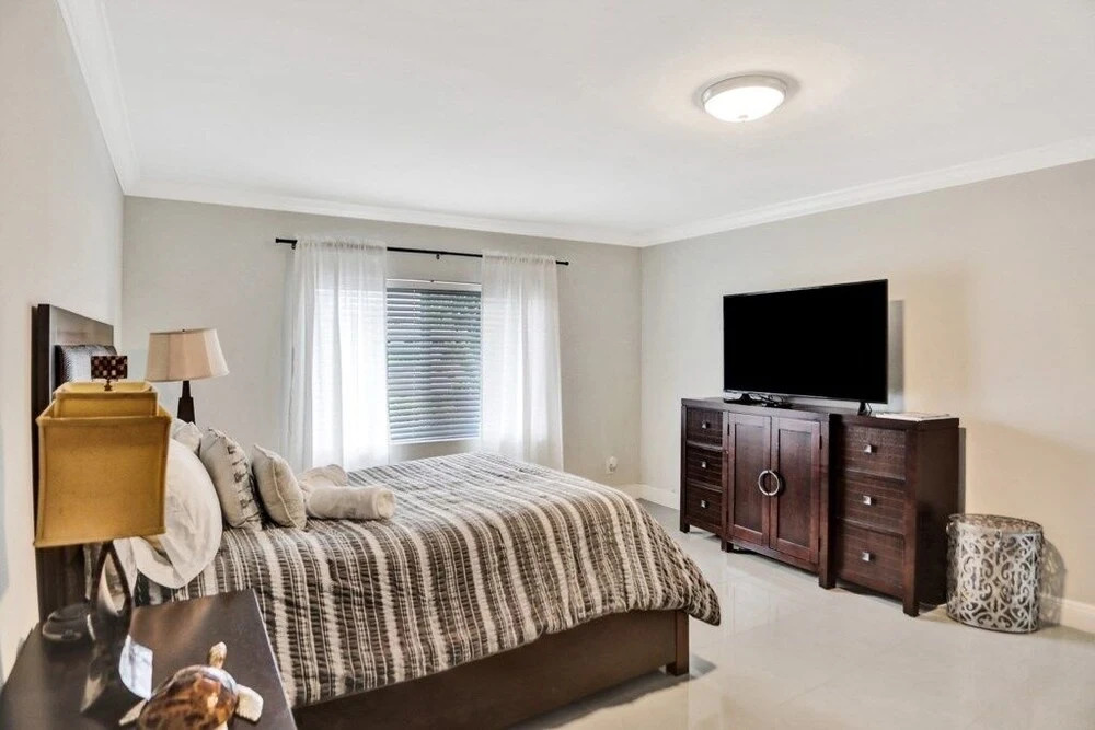 Just A 3.5 Mile Drive To Lauderdale By The Sea 4 Bedroom Home by Redawning