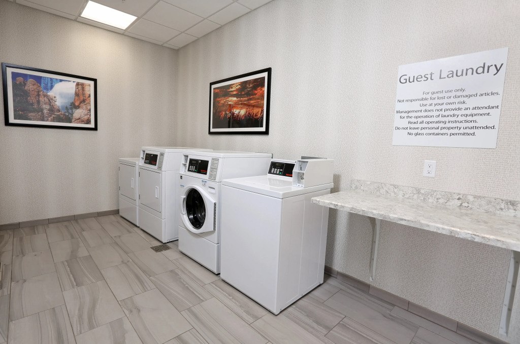Holiday Inn & Suites Sioux Falls - Airport by IHG