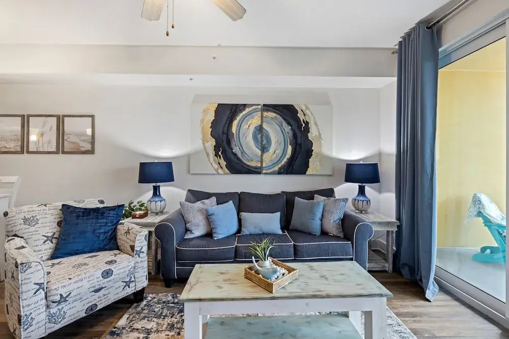 Fall Retreat Condo w Heated Pool Hot tub Pier Pk