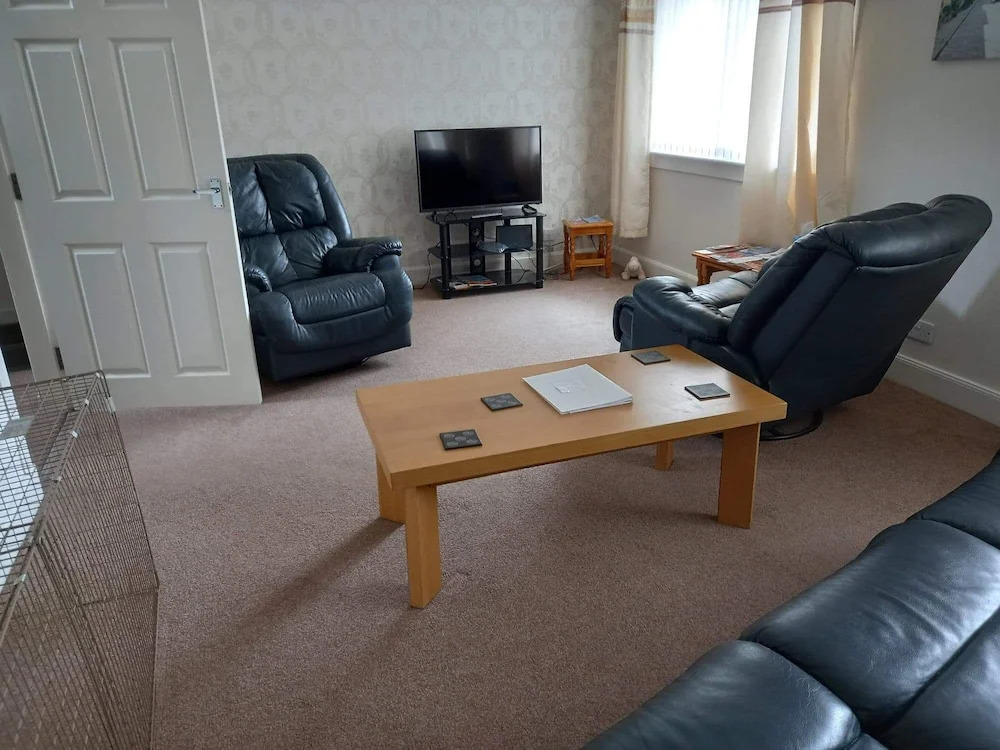 Inviting, Light and Airy 3-bed Apartment in Wick