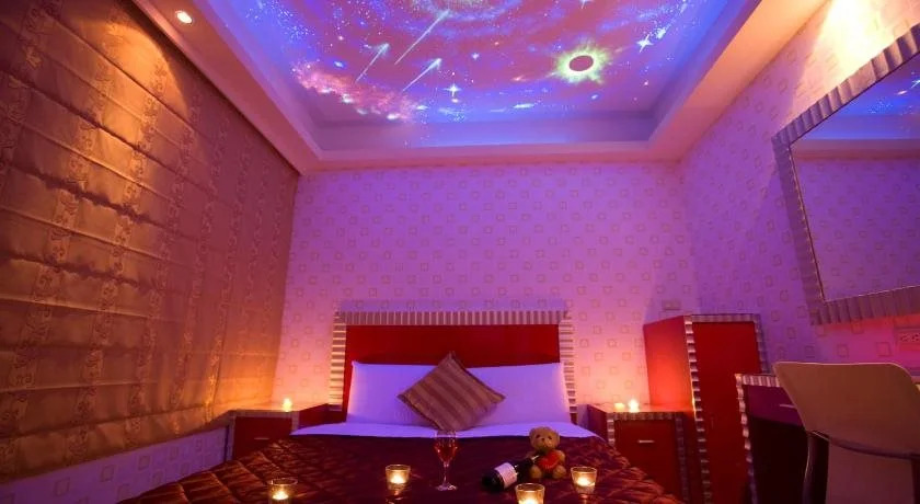 Happy Hotel