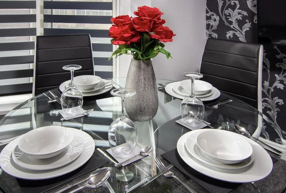 2 Bedrooms Sleeps 6 Near Top Blackpool Attractions