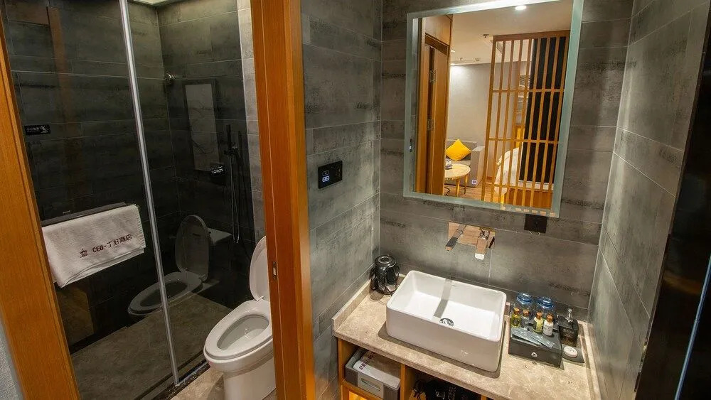 CEO· Ding Hao Hotel (Yiwu Bay Village Night Store)