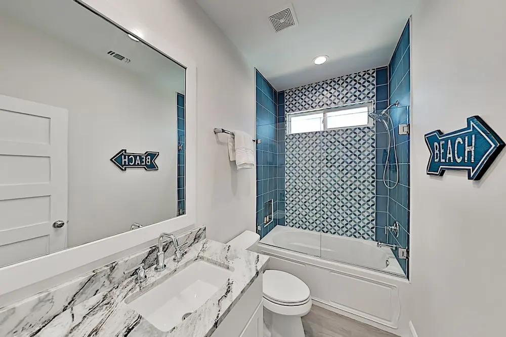 New Canal-front W/ Private Pool, Spa & Dock! 4 Bedroom Home