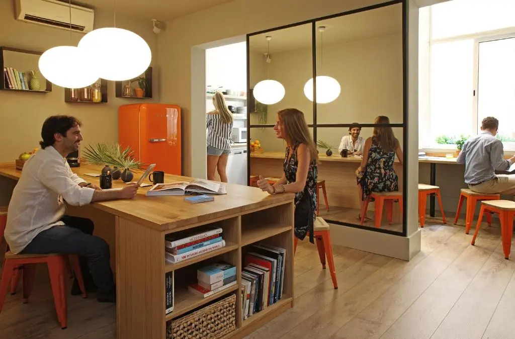 Chic & Basic Tallers Hostal
