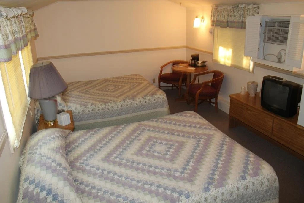 Twin Lakes Lodge