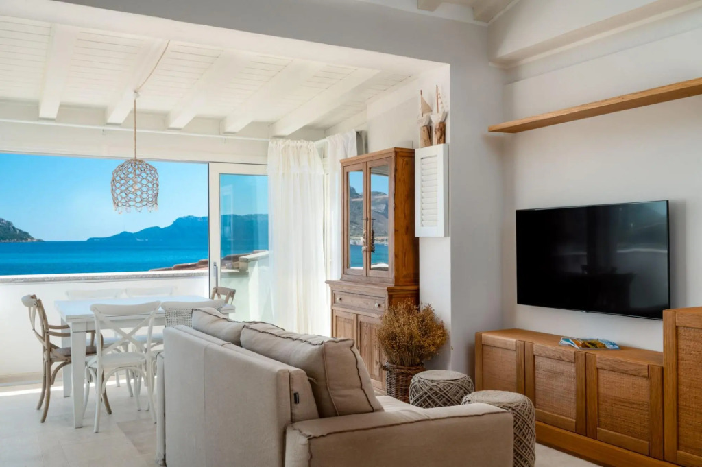 This charming one bedroom apartment is refined and elegantly furnished. It is perfect for a couple b-S'Abba Charming